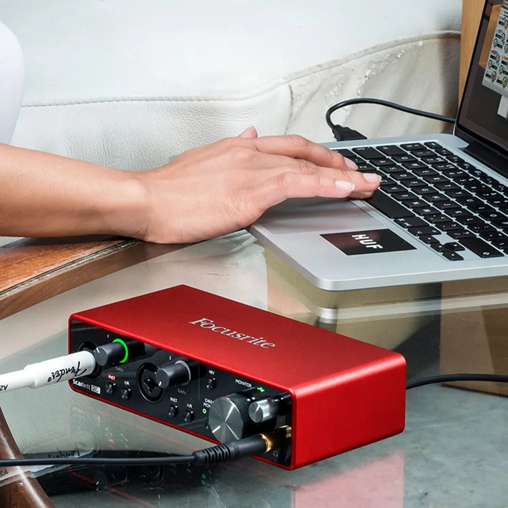 Soundcard thu âm Focusrite 2I2 GEN3